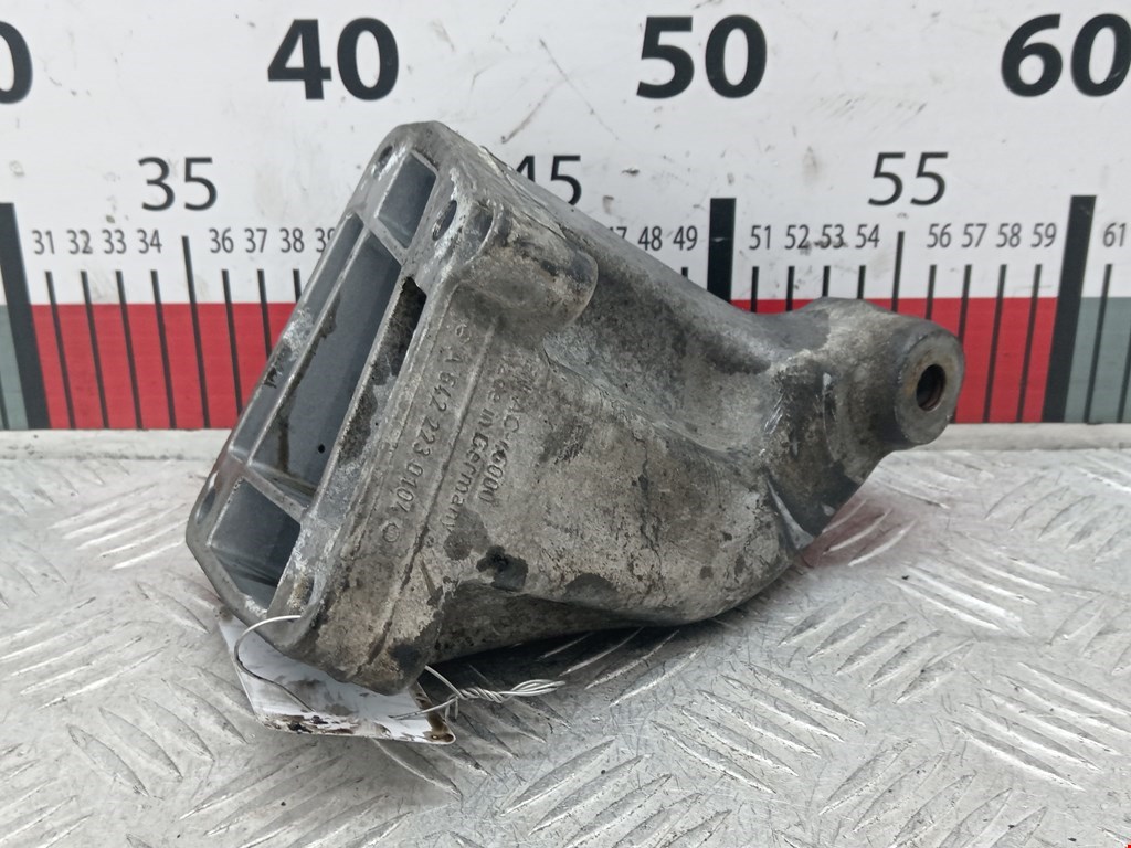 Кронштейн (крепление лапа) двигателя Mercedes E-Class (W211) (2002-2009)