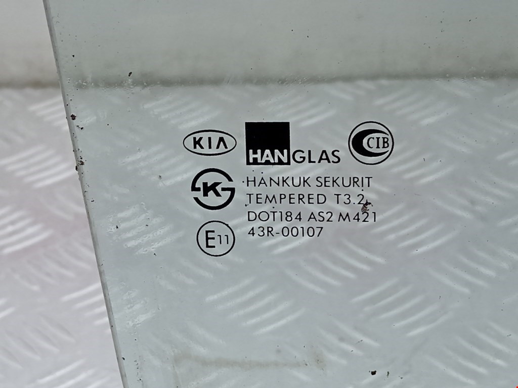 Стекло двери переднее правое KIA Carnival I 1999-2005