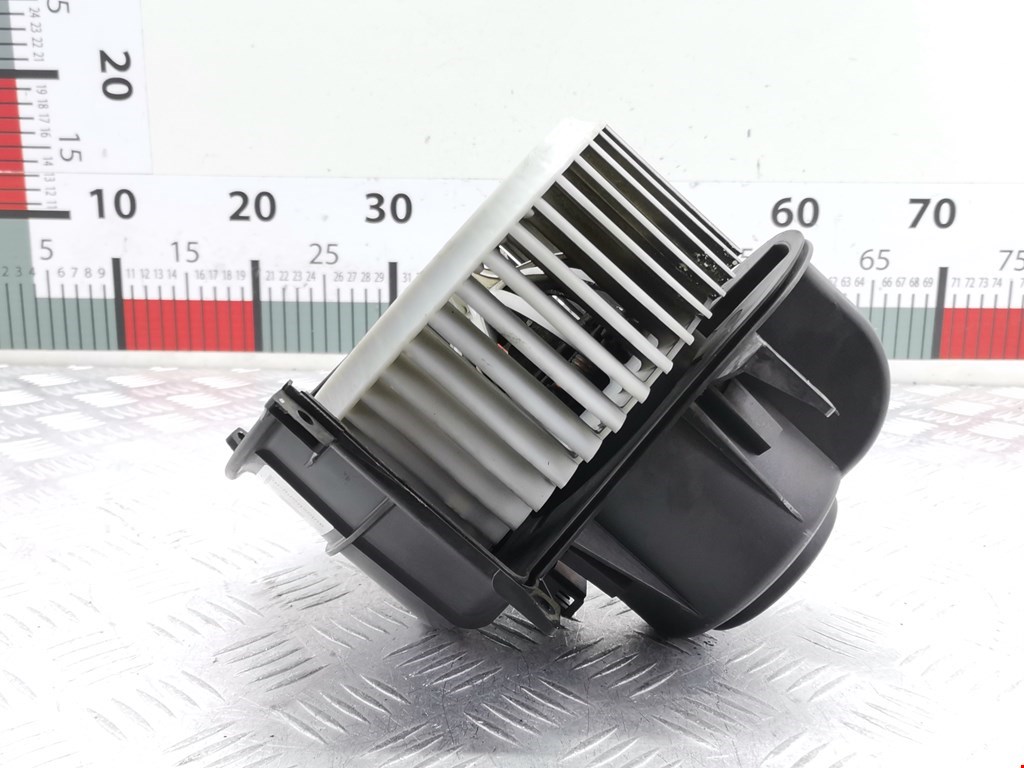 Моторчик (мотор) отопителя салона VOLKSWAGEN Touareg 2002-2010