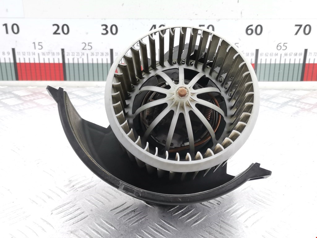 Моторчик (мотор) отопителя салона VOLKSWAGEN Touareg 2002-2010