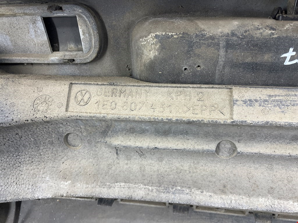 Бампер задний VOLKSWAGEN Golf III 1991-1997