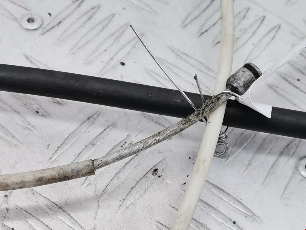 Трос стояночного тормоза левый/правый VOLKSWAGEN Caddy III 2004-2015