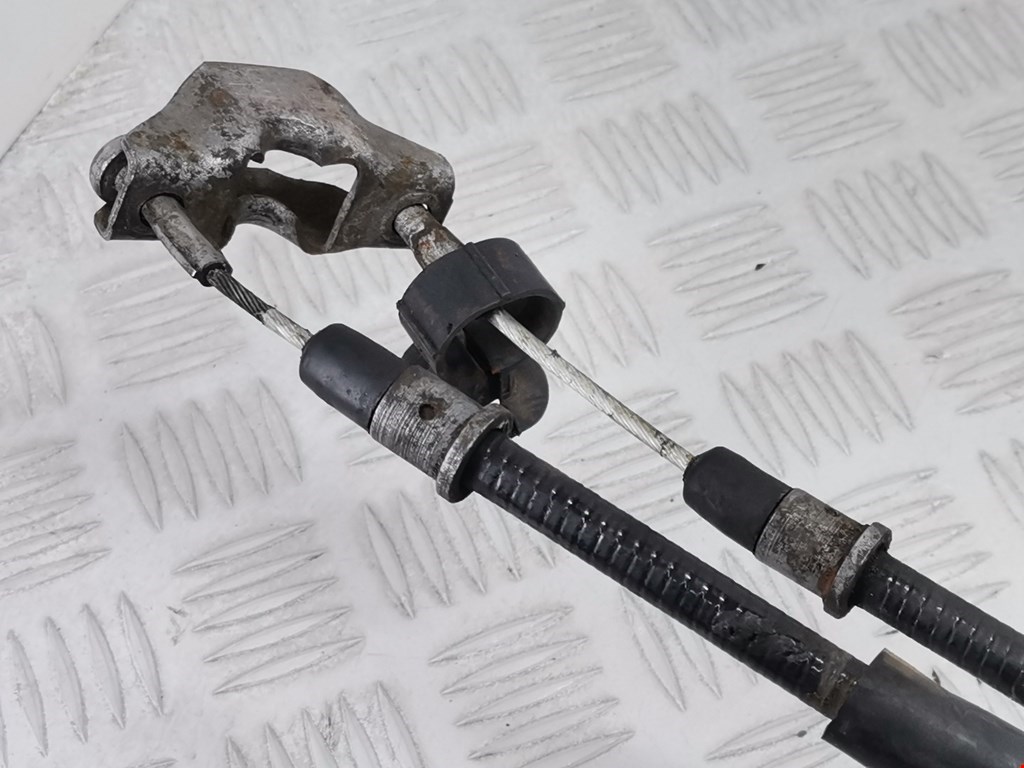 Трос стояночного тормоза левый/правый OPEL Astra H/Family 2004-2015