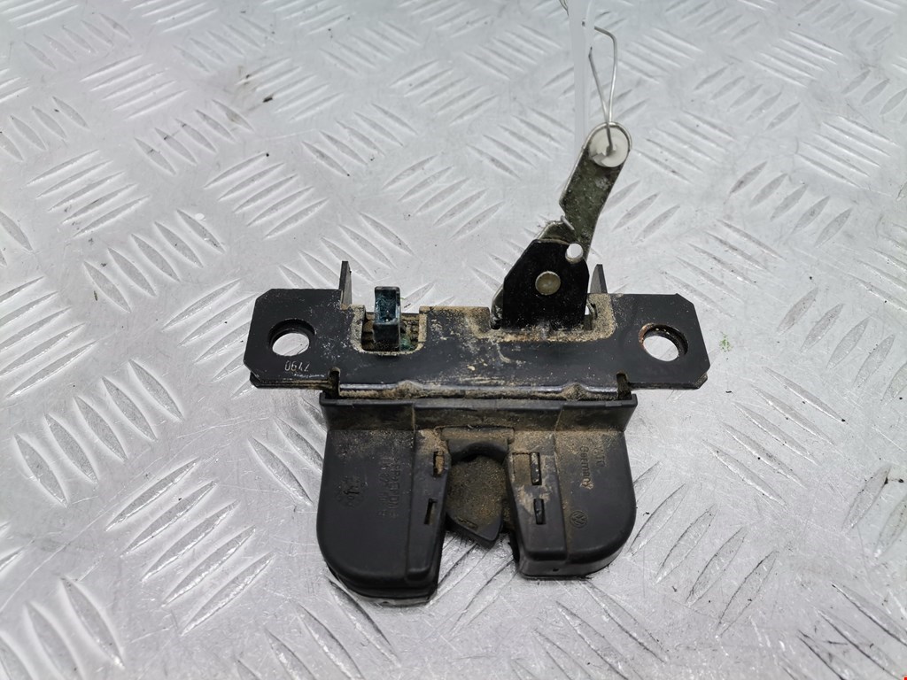 Замок багажника (крышки двери) VOLKSWAGEN Golf IV 1997-2003