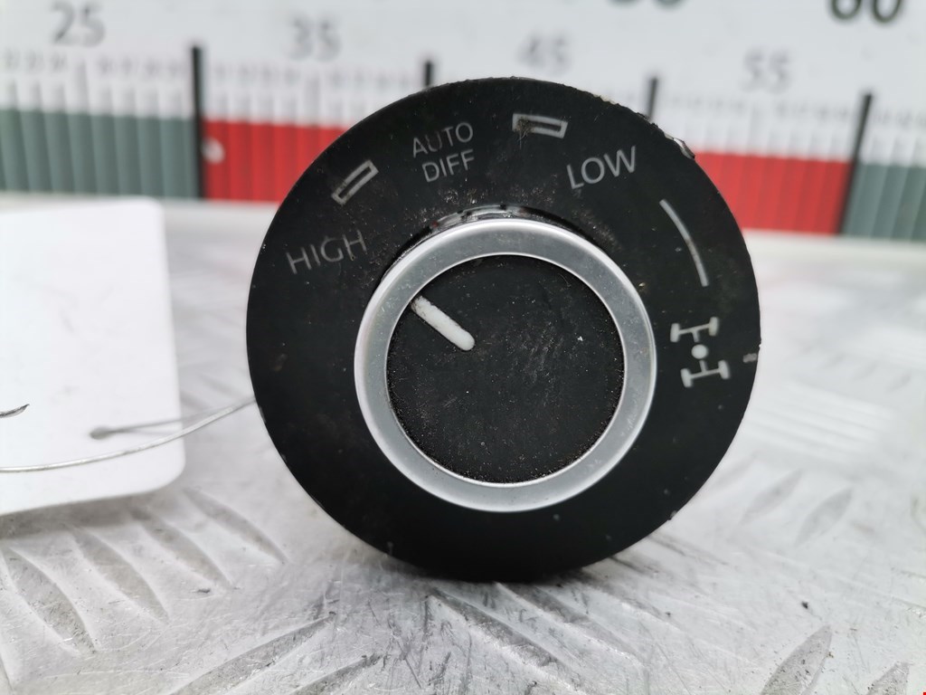 Кнопка включения полного привода VOLKSWAGEN Touareg 2002-2010