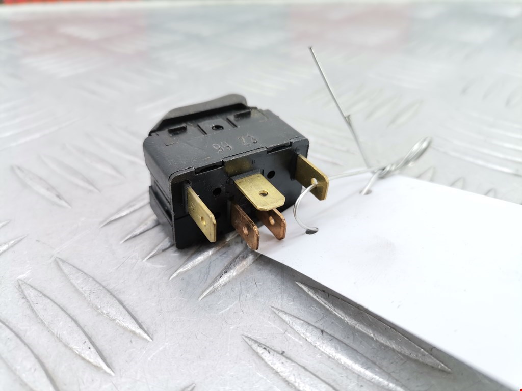 Кнопка стеклоподъемника AUDI A8 D2 1994-2002