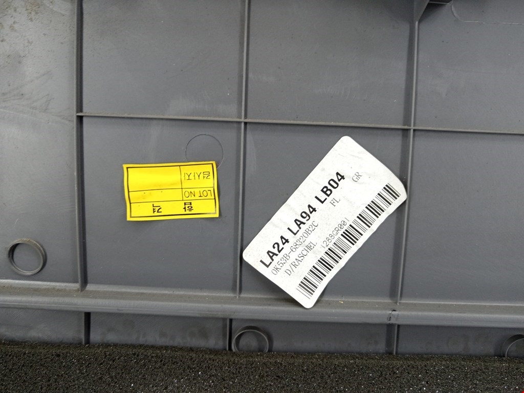 Обшивка двери задняя правая KIA Carnival I 1999-2005