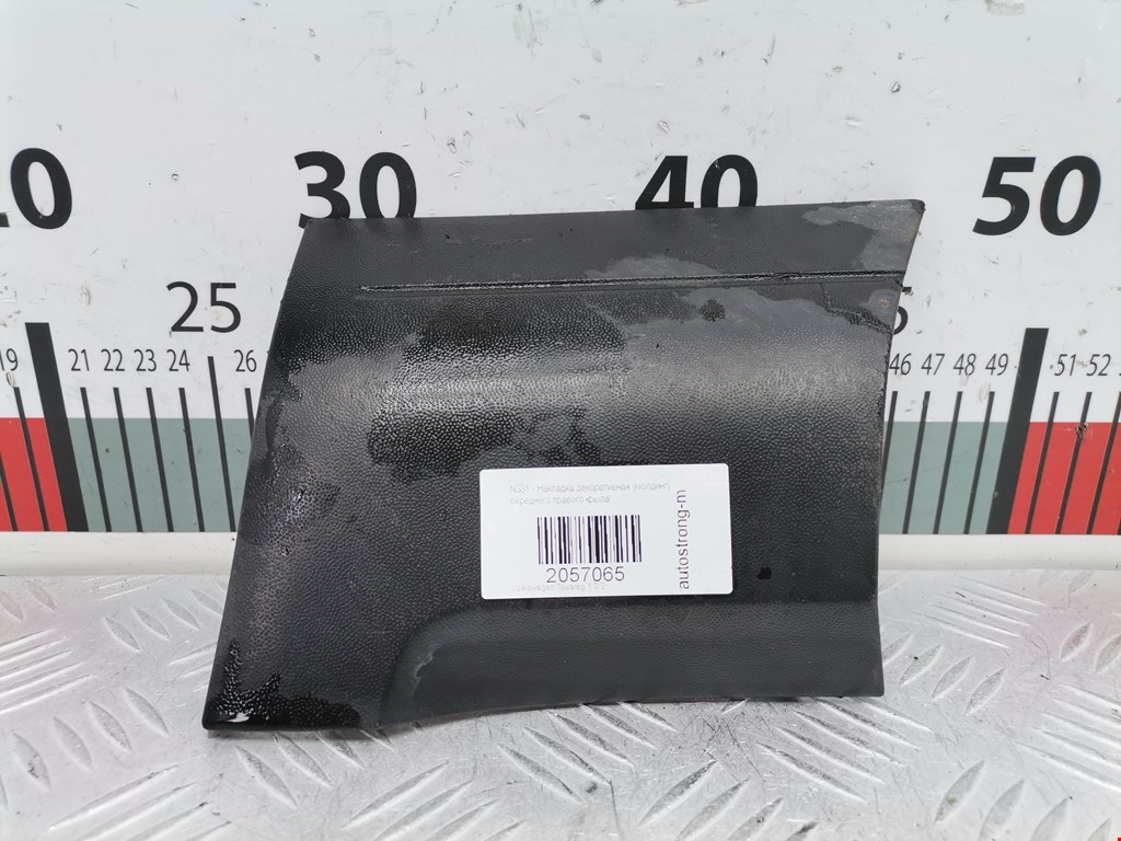 Накладка декоративная (молдинг) крыла переднего правого Volkswagen Touareg 1 (2002-2010)