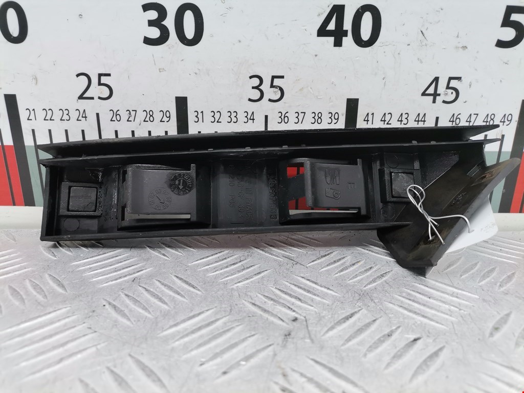 Кронштейн переднего бампера левый SEAT Toledo 1998-2004