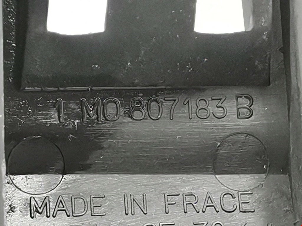 Кронштейн переднего бампера левый SEAT Toledo 1998-2004