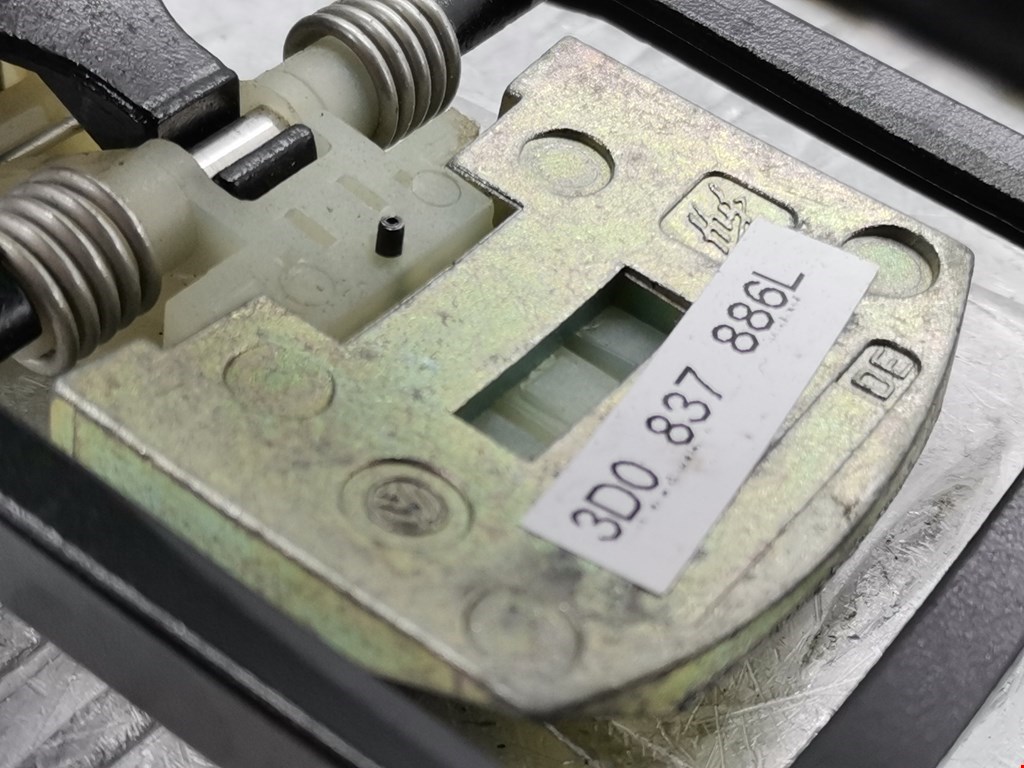 Ручка двери задней наружная правая VOLKSWAGEN Phaeton 2002-2016