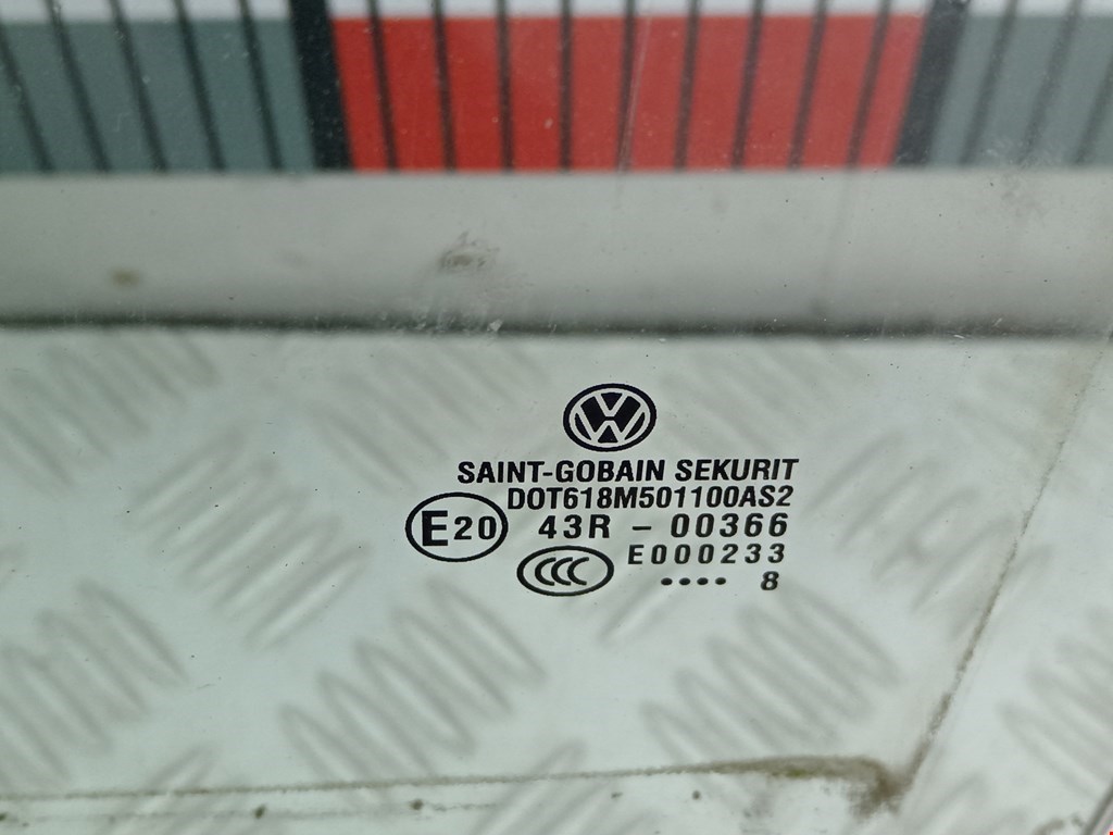 Стекло двери заднее левое VOLKSWAGEN Phaeton 2002-2016