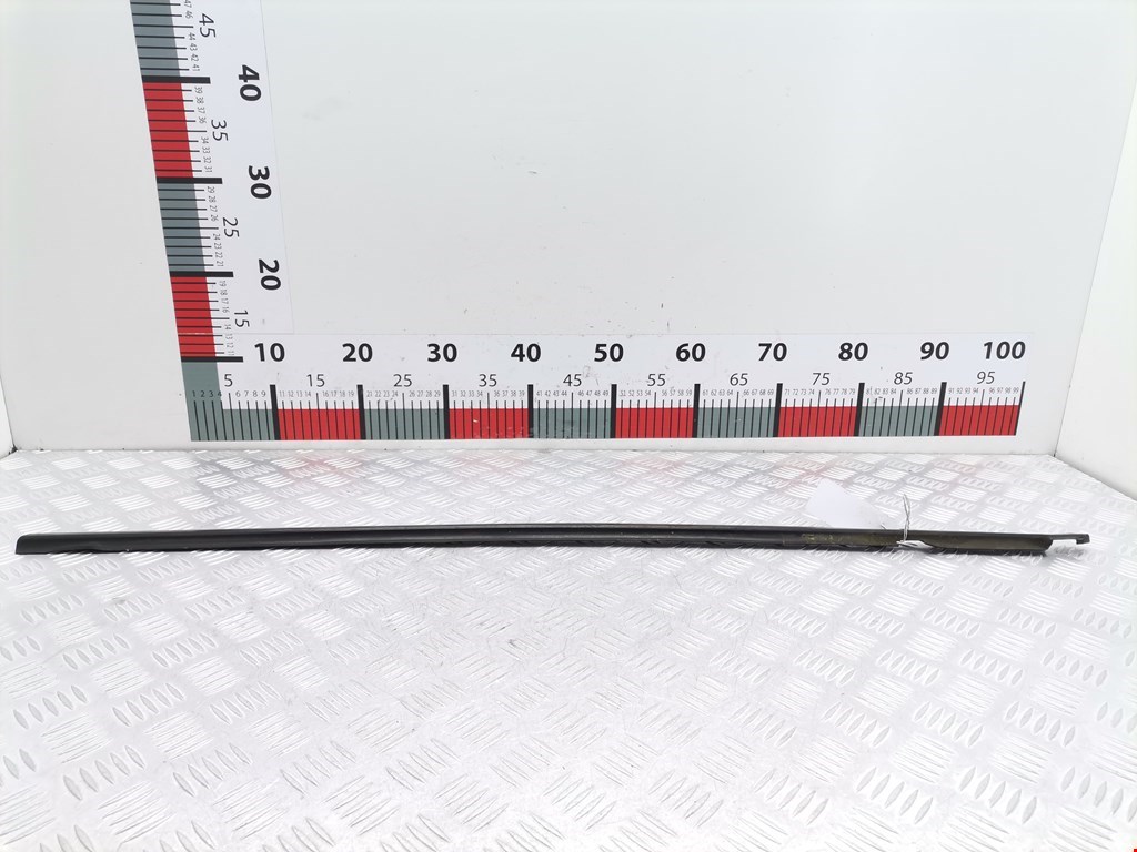 Накладка декоративная (молдинг) стекла двери передней левой Opel Astra F (1991-1999)