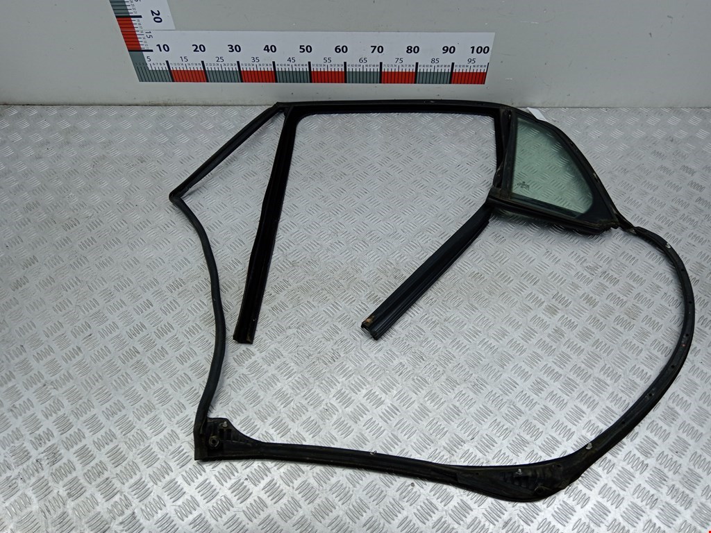 Стекло двери задней левой (форточка) Volkswagen Phaeton (2002-2016)