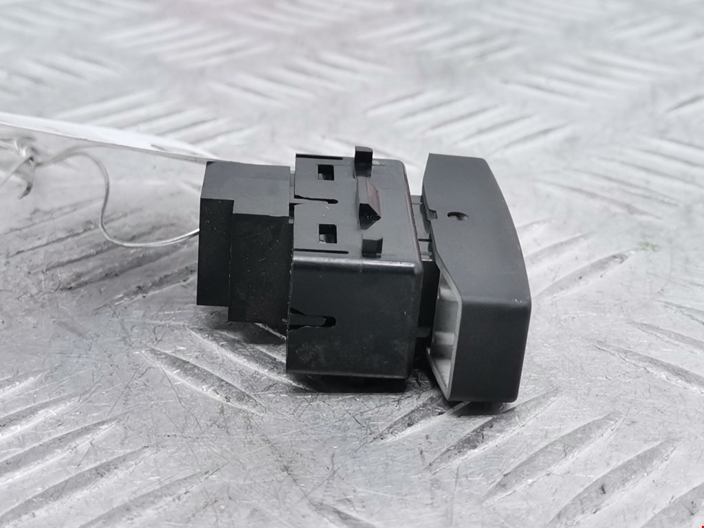 Кнопка центрального замка VOLKSWAGEN Touareg 2002-2010