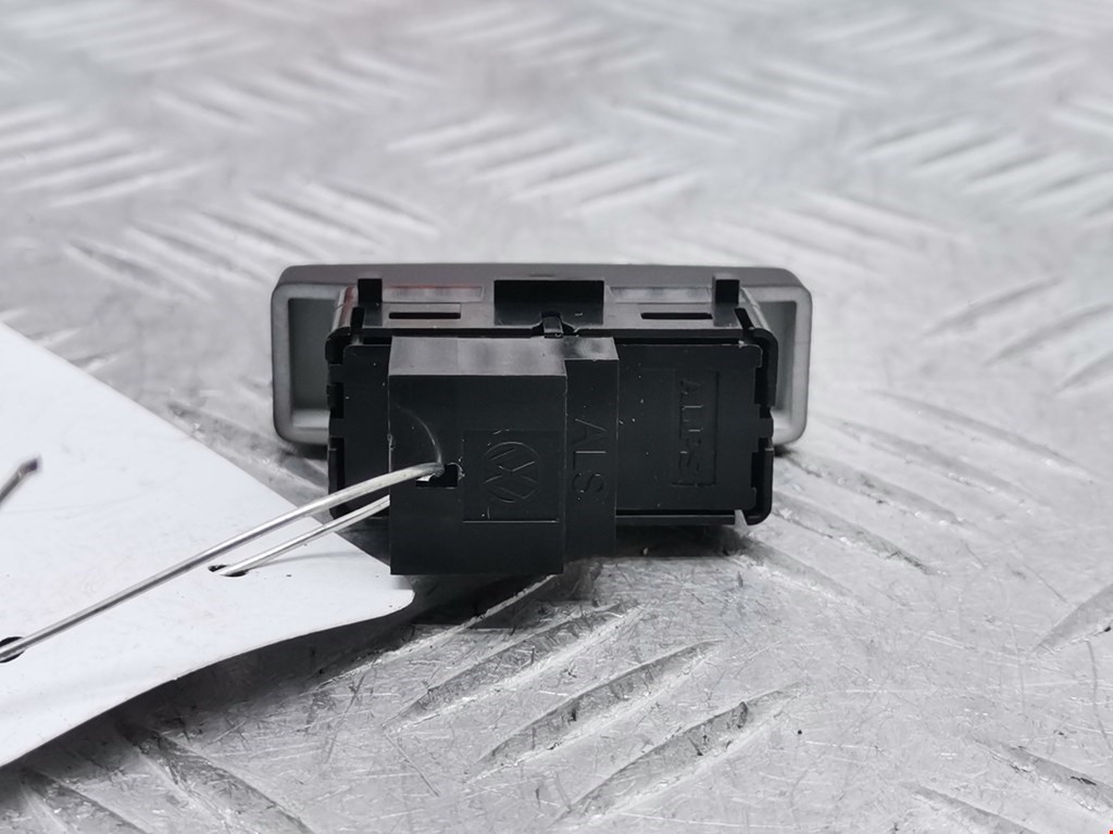 Кнопка центрального замка VOLKSWAGEN Touareg 2002-2010