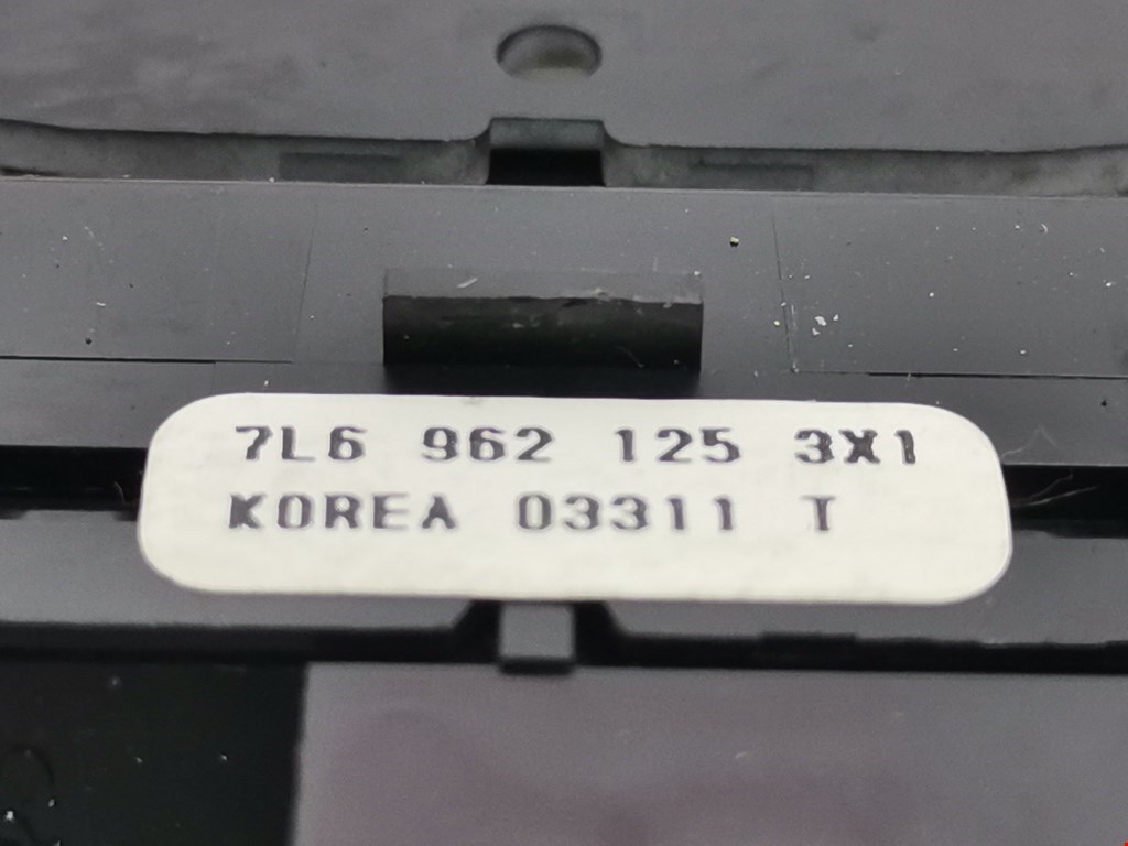 Кнопка центрального замка VOLKSWAGEN Touareg 2002-2010