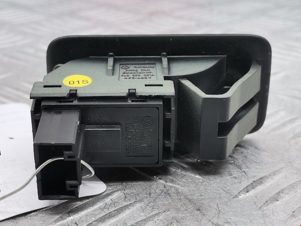 Кнопка стеклоподъемника VOLKSWAGEN Touareg 2002-2010