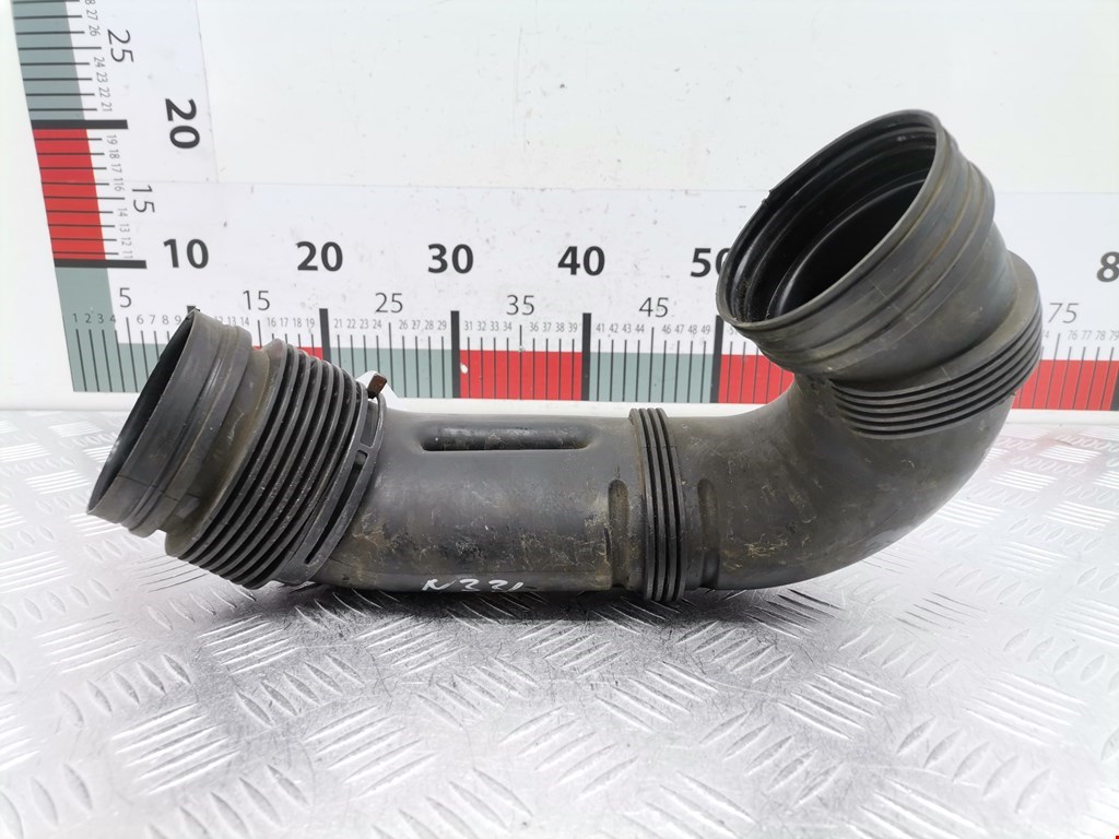 Патрубок воздушного фильтра VOLKSWAGEN Touareg 2002-2010