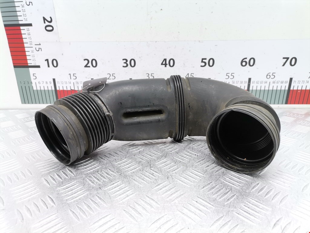 Патрубок воздушного фильтра VOLKSWAGEN Touareg 2002-2010