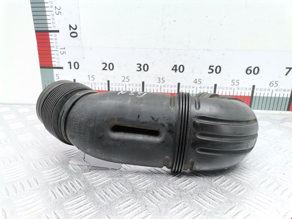 Патрубок воздушного фильтра VOLKSWAGEN Touareg 2002-2010