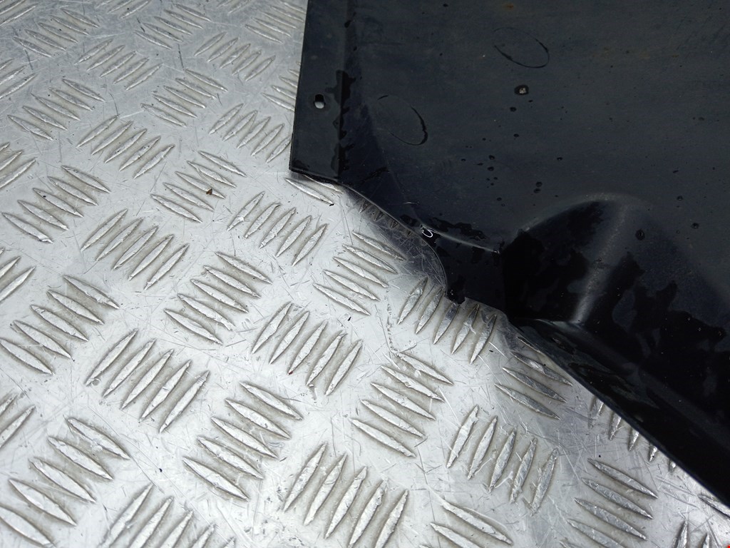 Локер (подкрылок) передний правый AUDI A6 C5 1997-2004