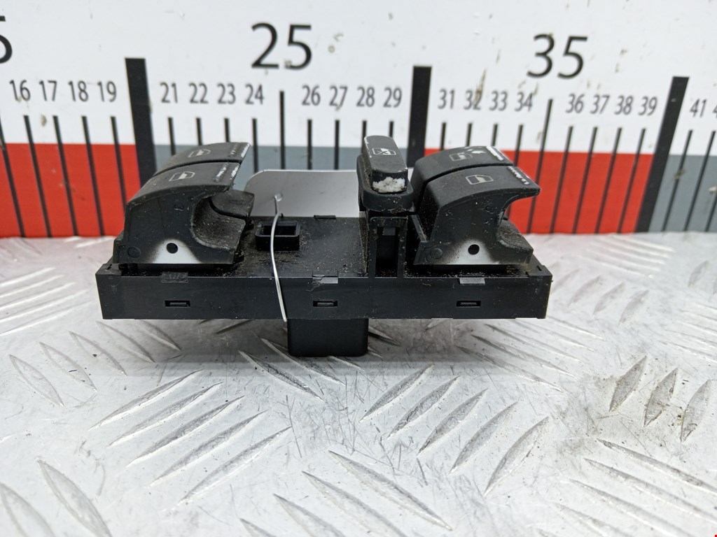 Блок управления стеклоподъемниками VOLKSWAGEN Touareg 2002-2010