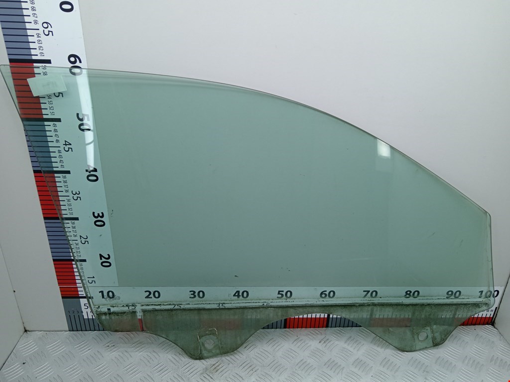 Стекло двери переднее левое VOLKSWAGEN Touareg 2002-2010