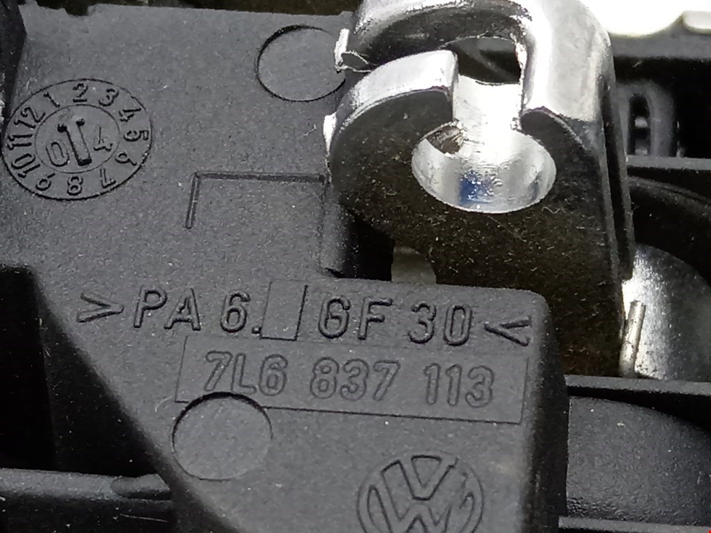 Ручка дверная передняя внутренняя левая VOLKSWAGEN Touareg 2002-2010