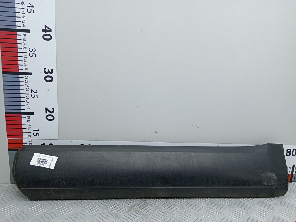 Накладка (молдинг) двери задней левой Volkswagen Touareg 1 (2002-2010)