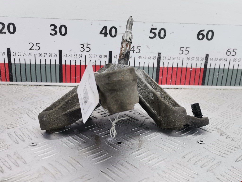 Кронштейн (крепление лапа траверса) кпп Nissan Note (E11) (2005-2013)