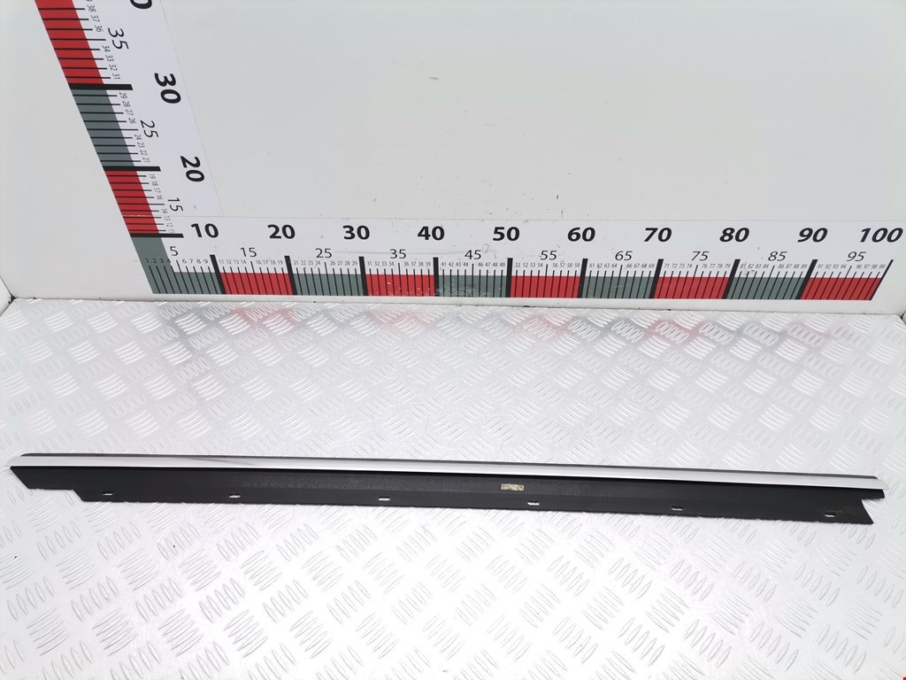 Накладка декоративная (молдинг) стекла двери задней правой Audi A6 C5 (1997-2005)