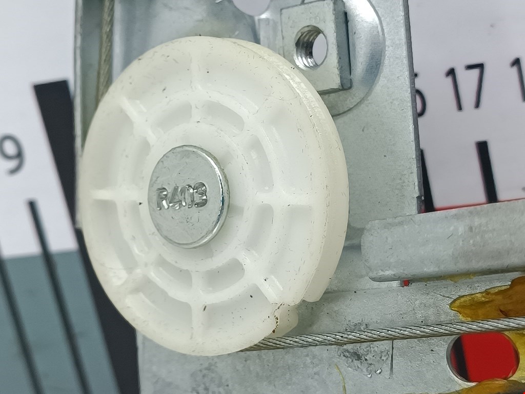 Стеклоподъемник задний правый MITSUBISHI Space Star 1999-2006