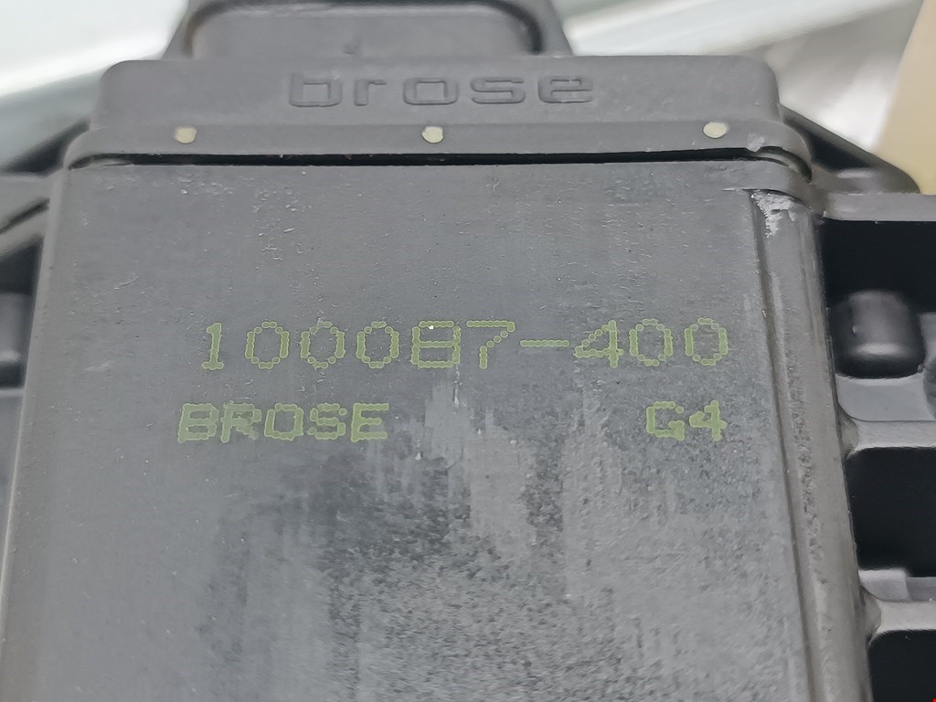 Стеклоподъемник задний правый MITSUBISHI Space Star 1999-2006