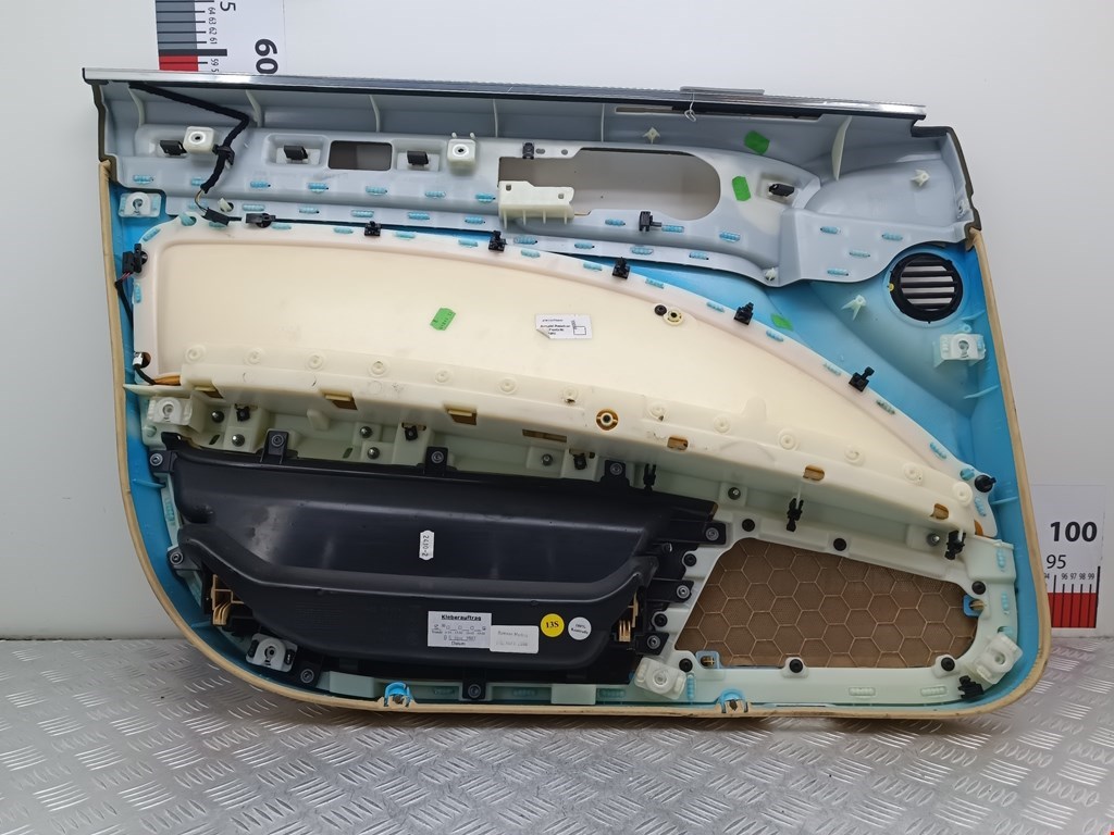 Обшивка двери передняя правая VOLKSWAGEN Phaeton 2002-2016