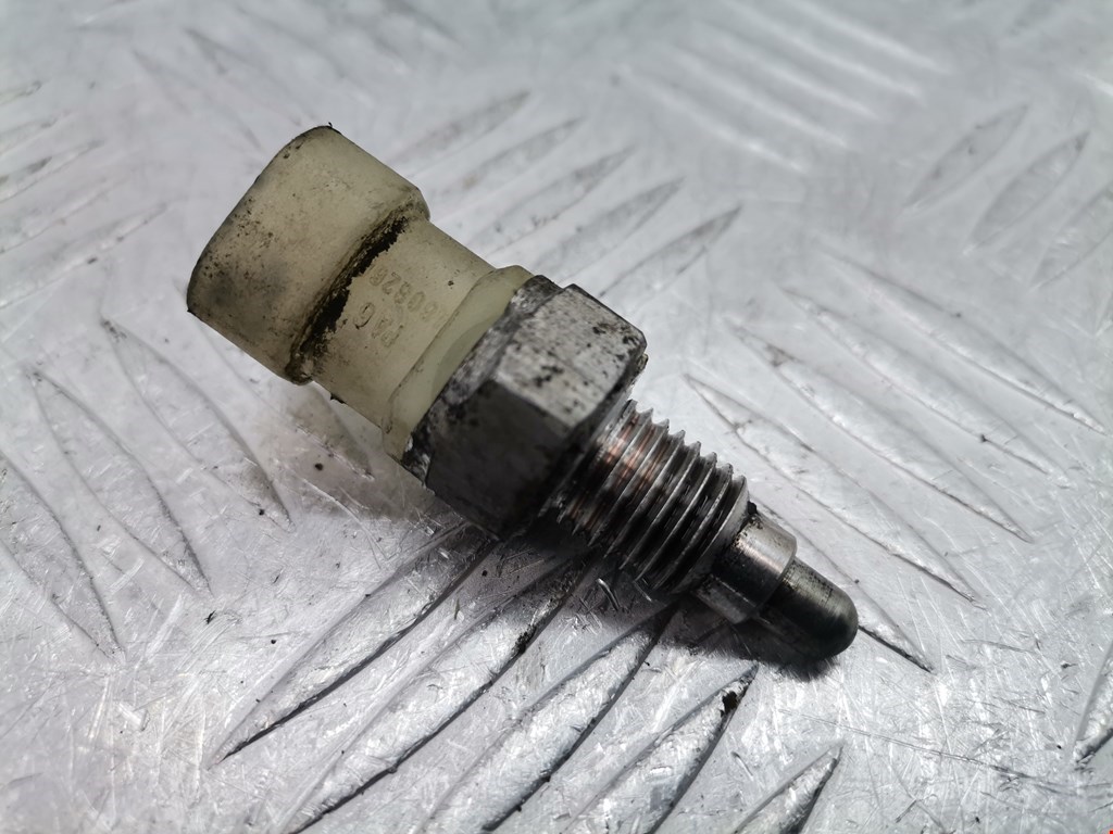 Датчик включения заднего хода (лягушка) Opel Astra G (1998-2004)