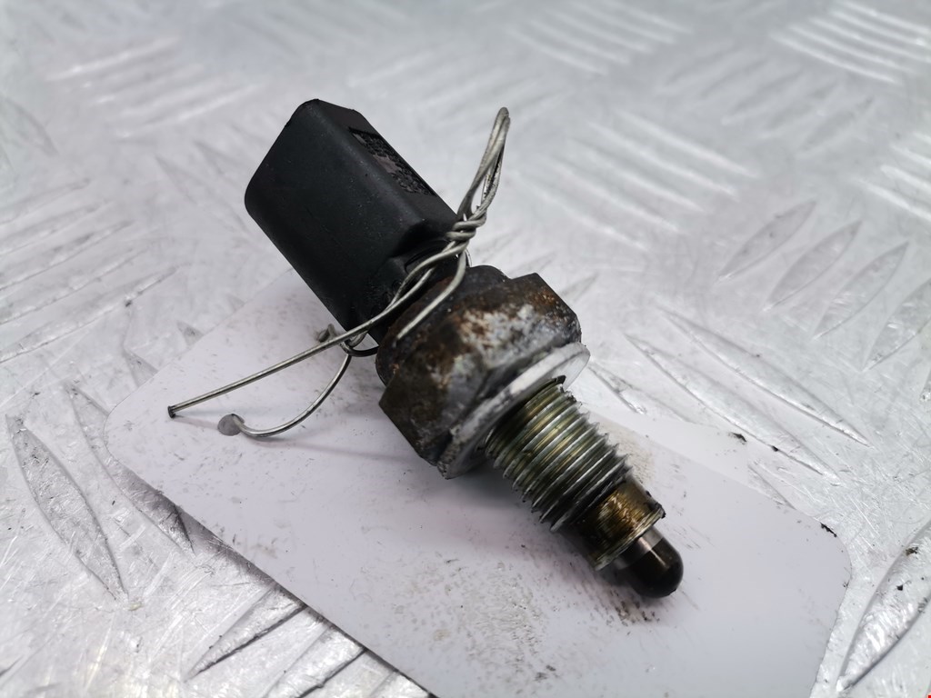 Датчик включения заднего хода VOLKSWAGEN Golf IV 1997-2003