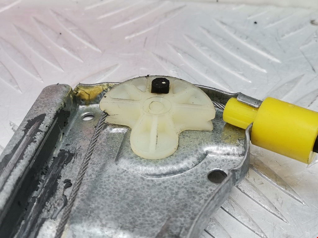 Стеклоподъемник передний правый RENAULT Clio 1998-2008