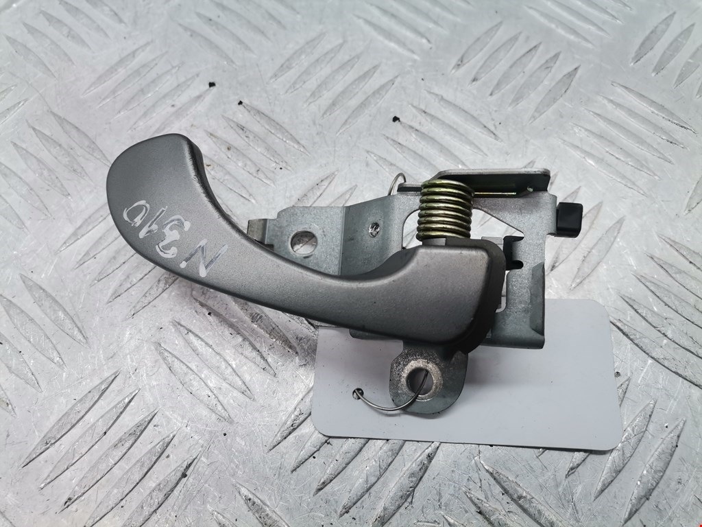 Ручка дверная передняя внутренняя правая MITSUBISHI Space Star 1999-2006