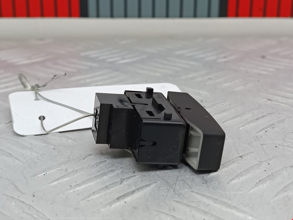 Кнопка центрального замка VOLKSWAGEN Touareg 2002-2010