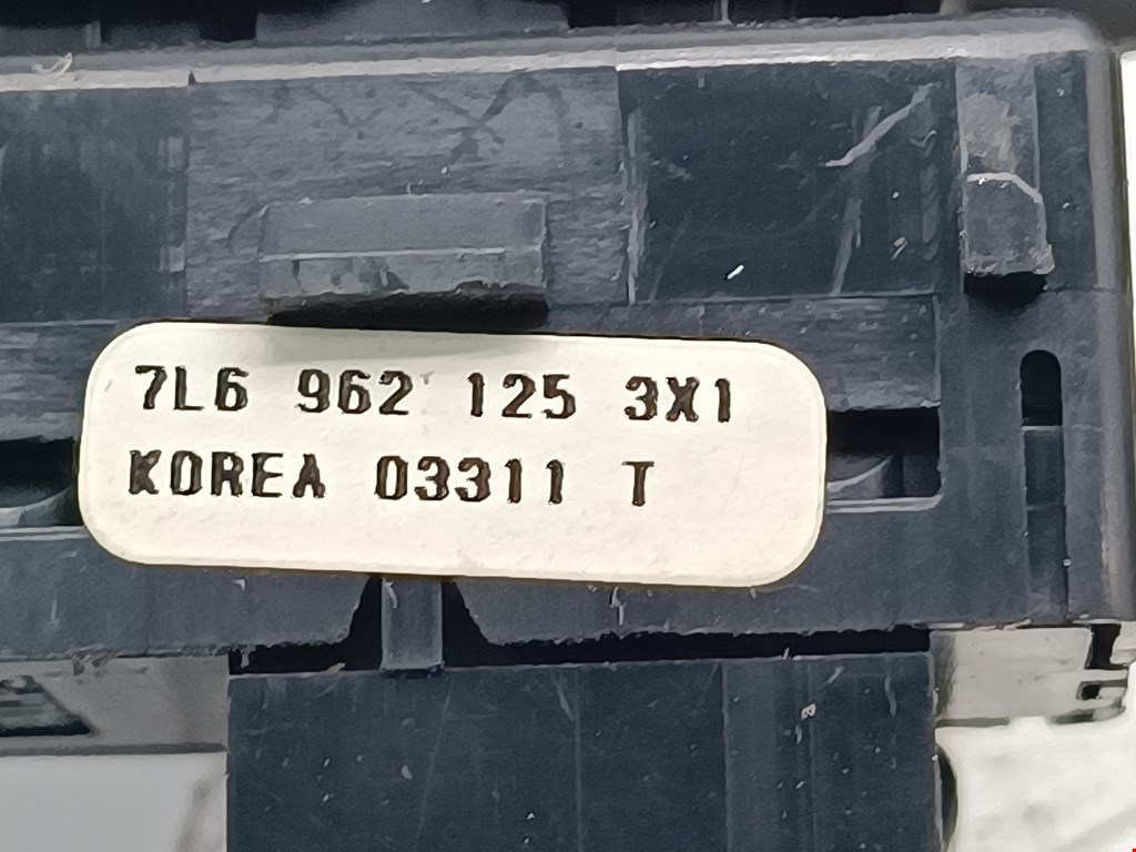 Кнопка центрального замка VOLKSWAGEN Touareg 2002-2010