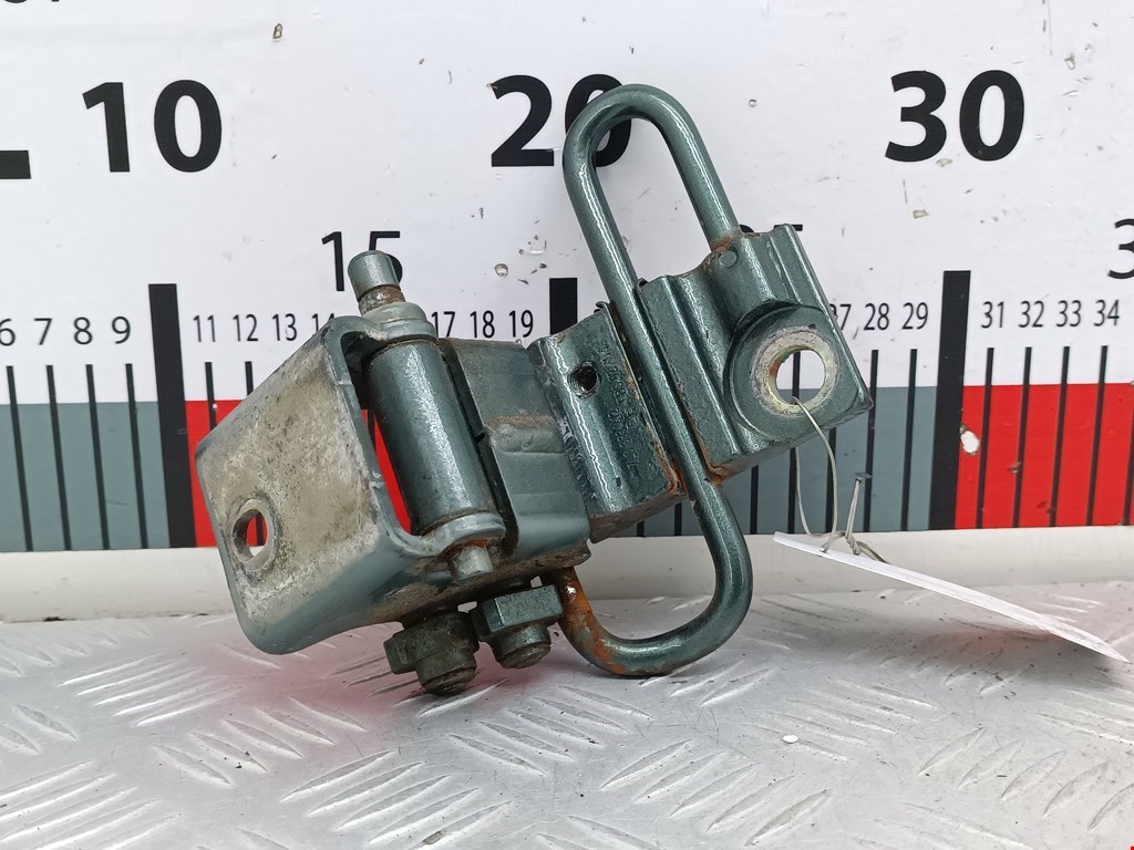 Петля двери задней правой Volkswagen Touareg 1 (2002-2010)