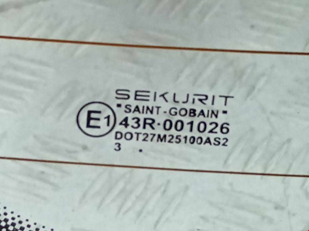 Стекло заднее VOLKSWAGEN Touareg 2002-2010