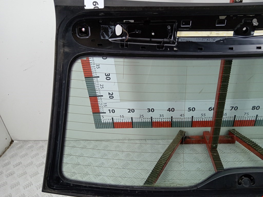 Стекло заднее VOLKSWAGEN Touareg 2002-2010