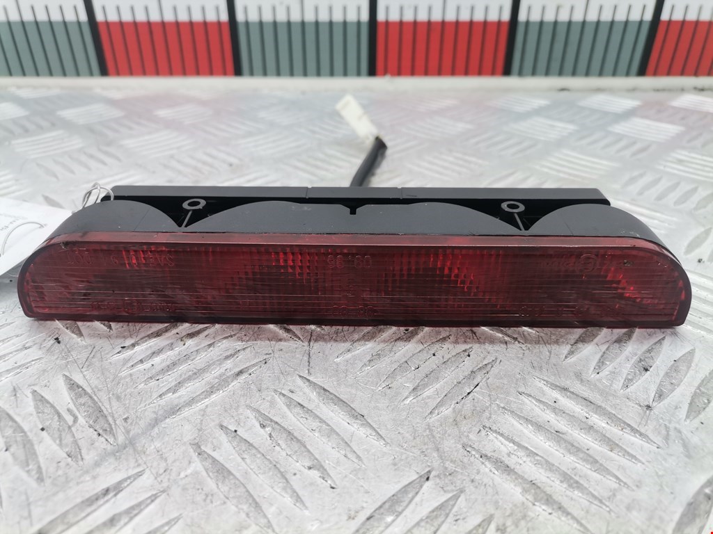 Фонарь дополнительный тормозной (стоп-сигнал) Mitsubishi Colt 6 (2002-2012)