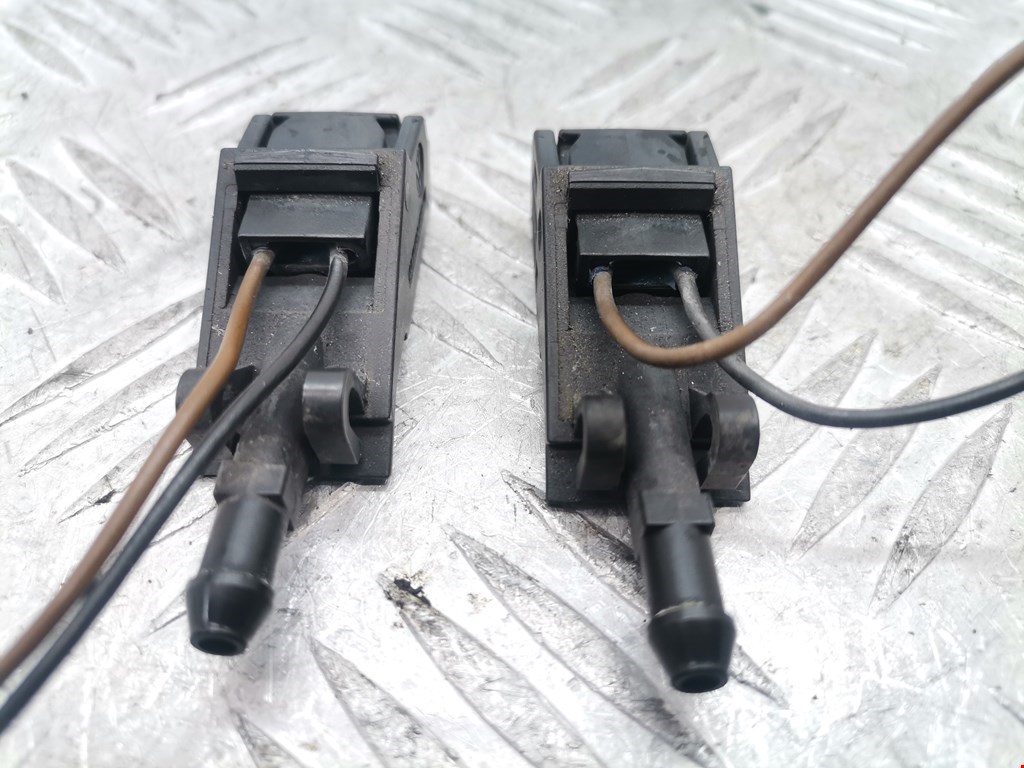 Форсунка омывателя лобового стекла VOLKSWAGEN Golf III 1991-1997