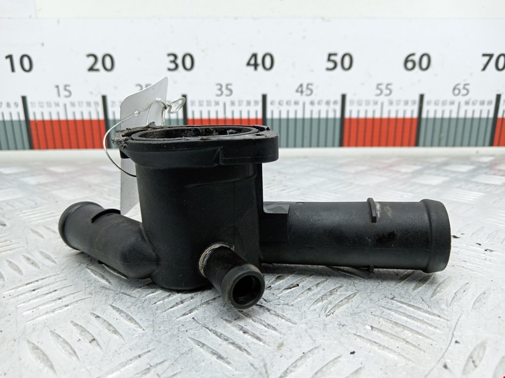 Фланец (штуцер системы охлаждения тройник) Seat Toledo 2 (1999-2004)