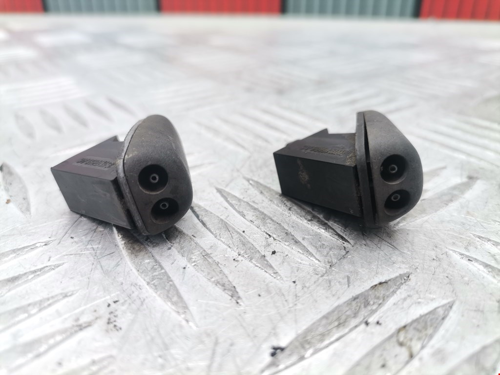 Форсунка омывателя лобового стекла FORD Fiesta 2001-2008