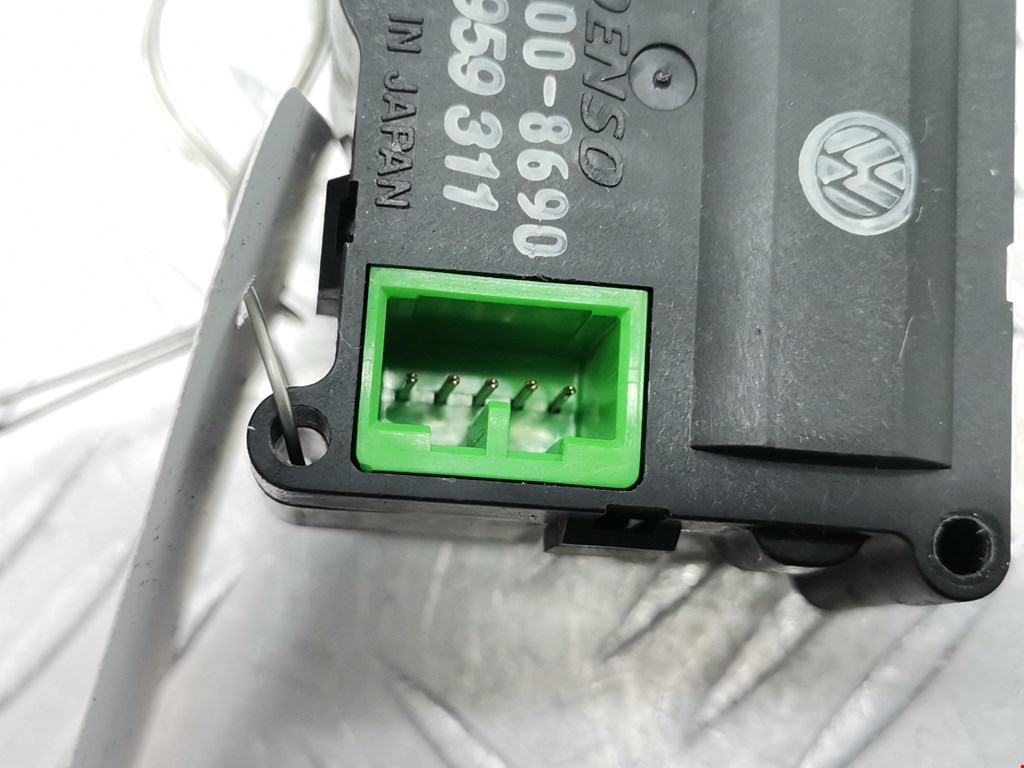 Моторчик заслонки печки VOLKSWAGEN Phaeton 2002-2016