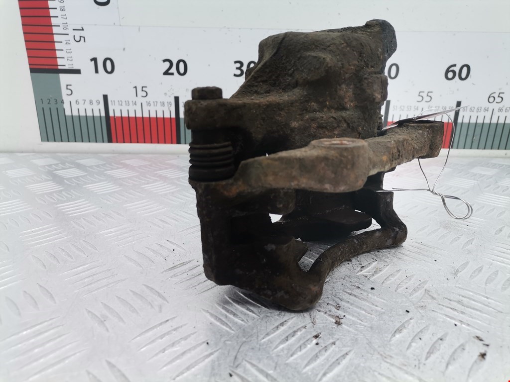 Суппорт передний правый VOLKSWAGEN Passat B3 1988-1993